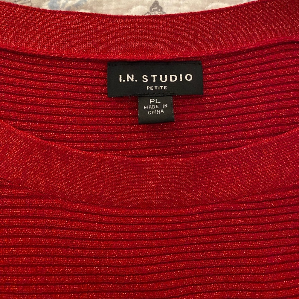 NWOT I.N. Studio red dolman-style sleeve top, size Petite Large - Picture 7 of 7